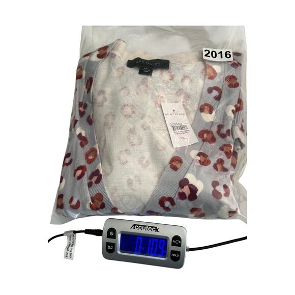 Ann Taylor Sweater XXL Leopard Print V-Neck Long Sleeve Button Front Cardigan - Picture 8 of 8